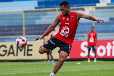 Rolando Blackburn quedó fuera de convocatoria este miércoles y envió polémico mensaje