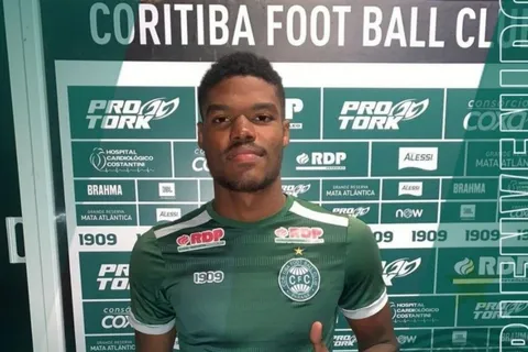 El panameño Kevin Berkeley firma con el Coritiba FC de Brasil