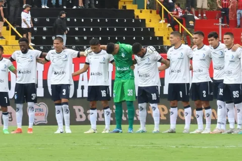 Sospechas, acusaciones y un apuntado: Cartaginés estalla contra el VAR y Alajuelense