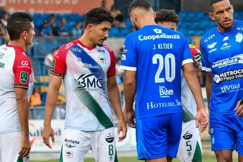 Guanacasteca amenaza a la Fedefútbol.