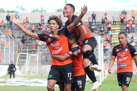 Águila es el primer semifinalista en El Salvador