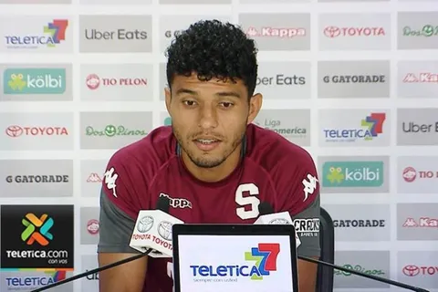 Johan Venegas habló sobre la posibilidad de continuar o no en Saprissa