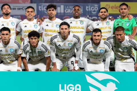 Sigue la limpia en Comunicaciones: El Fantasma Figueroa le muestra la salida a otro jugador