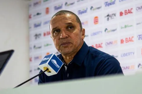 Lonnis contó la decisión de Saprissa.
