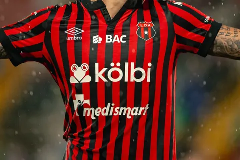 “Hizo una oferta”: Alajuelense acelera para concretar el fichaje internacional que revoluciona a Costa Rica