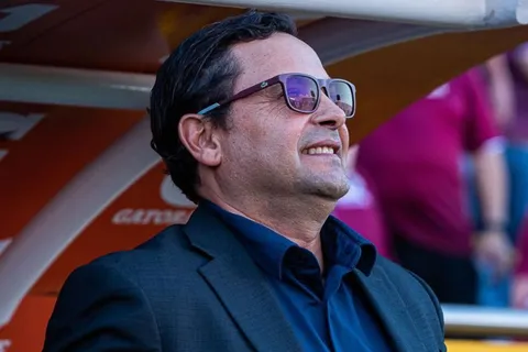 Jeaustin Campos le abre las puertas a Saprissa.