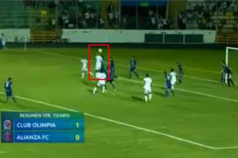 Olimpia derrota 1-0 al Alianza con golazo de cabeza de Eddy Hernández