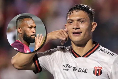 Anthony Hernández le contestó a Kendall Waston.