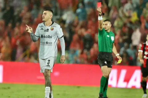 Herediano: Fernán Faerron recibe duro castigo y se pierde la final con Saprissa