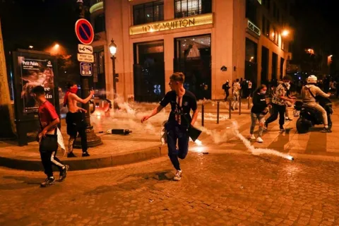 Aficionados del PSG destrozan París tras perder la final