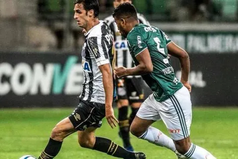 Bryan Ruiz sale como titular pero vuelven a humillarlo