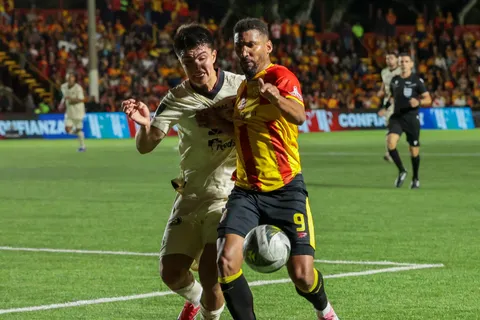 A Marcel Hernández le preguntaron por la lesión de Santiago van der Putten y su respuesta sacudió a Alajuelense