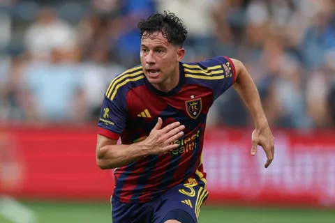 Bryan Oviedo va a un equipo inesperado. (Foto: Getty Images)