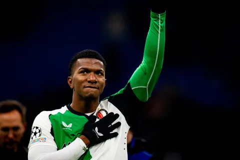 "Acuerdo cerrado": Jeyland Mitchell cambia su futuro y así lo anunciaron desde Feyenoord