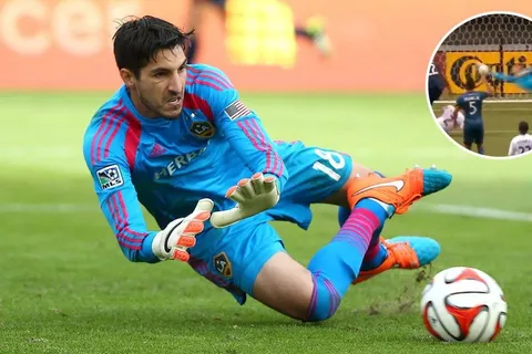 MLS recuerda brutal atajada de Jaime Penedo en Los Ángeles Galaxy