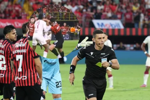 Penal para Alajuelense: revelan la explicación del árbitro para no pitar el agarrón de Gerald Taylor a Alexis Gamboa en el clásico ante Saprissa