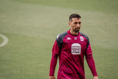 Saprissa ya sabe el futuro de Mariano Torres y revelan cuándo lo confirmará: "Tomará una decisión"