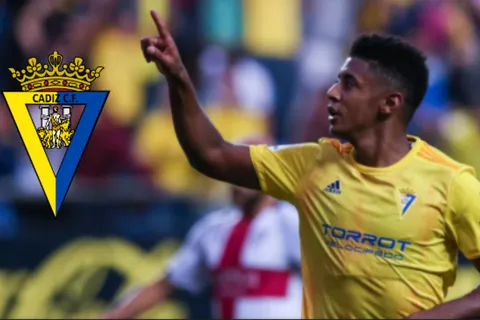 Anthony Lozano: volvió a jugar con el Cádiz y siguen líderes