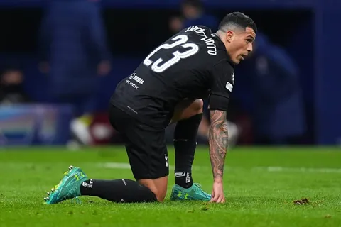 Pedro Porro podría reconsiderar su futuro en Tottenham si no mejoran los resultados; Mick Brown advierte que Barcelona podría tentarlo si lo busca