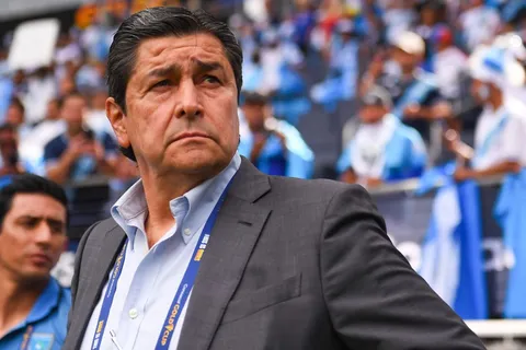 "Intención de cambiar": Luis Fernando Tena rompe el silencio sobre su futuro con la Selección de Guatemala