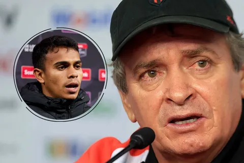 A Machillo Ramírez le preguntaron por la salida de Aarón Suárez y su respuesta encendió la polémica en Alajuelense: "De un momento a otro..."
