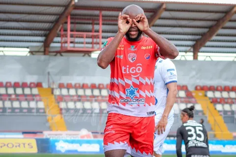 Javon East confirmó su fichaje al Saprissa: "Llego al más grande de Centroamérica"