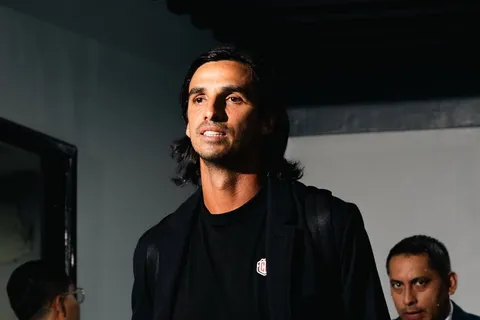 Bryan Ruiz debutó como DT de Costa Rica.