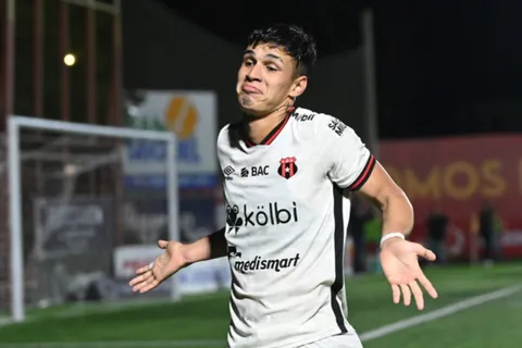 Fernando Lesme no se calla nada y apunta contra Alajuelense: lo que nunca se supo de su salida y la limpieza de Guimaraes