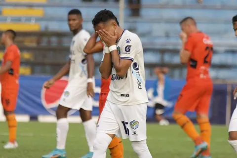 Comunicaciones no pudo ganar en su “nuevo estadio”