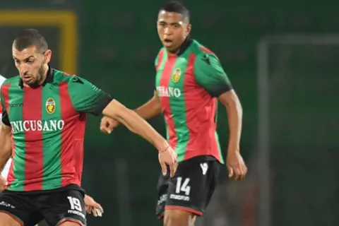 ¡Nueva posición! Rigoberto Rivas fue titular en Ternana con un rol diferente