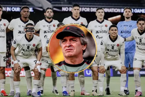 Alarma en Alajuelense: las 4 figuras de Machillo Ramírez que podrían irse gratis en exactamente 100 días