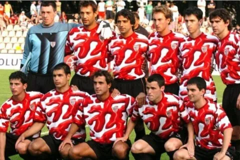 30 de las camisetas más ridículas de la historia del fútbol