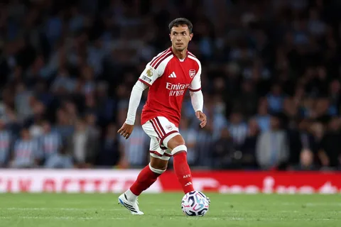 Arsenal escucharía ofertas por Martín Zubimendi por 80 millones de euros; PSG aparece como posible destino