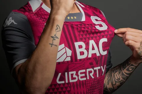 Ganó 14 títulos con Saprissa, lo echaron por culpa de Alajuelense y ahora tiene nuevo equipo en Costa Rica