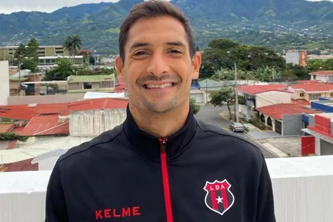 ¿Quién debió patear el penal de Alajuelense ayer? Esto dijo su DT
