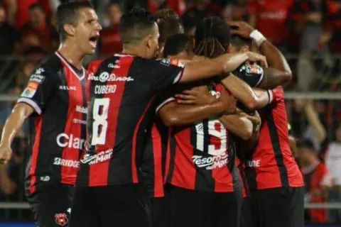 Alajuelense confirma la llegada de un nuevo defensor