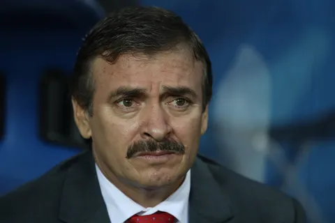 Óscar Ramírez deberá agarrar un equipo complicado.