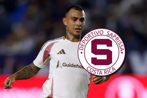Randall Leal entrena con Saprissa. (Foto: Getty Images)