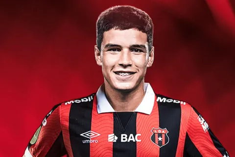 Fernando Lesme le tira un guiño a Alajuelense sobre su futuro. (Foto: Kevin Jiménez)