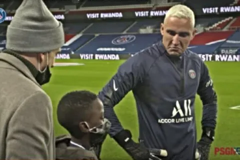 Keylor Navas y una conmovedora historia para cumplirle el sueño a un niño de Senegal [VIDEO]