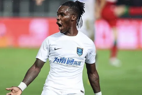 Rubilio Castillo evita la derrota de su equipo en China