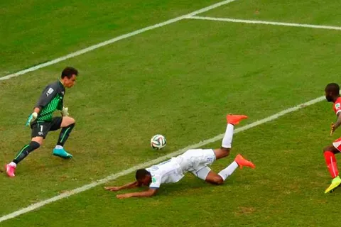 FIFA recordó el épico "fail" de Jerry Bengtson en el Mundial de Brasil 2014