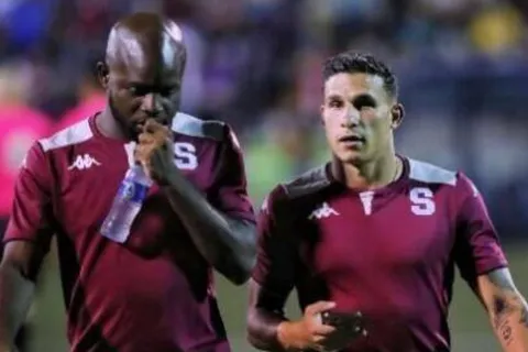 "Extraño": Luis Paradela sorprende a Javon East y Saprissa se ilusiona