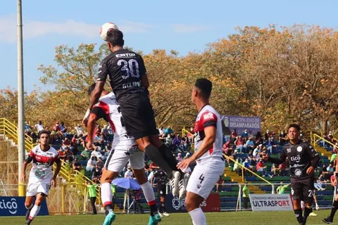 Alajuelense vuelve a perder y los reflectores apuntan hacia Rudé