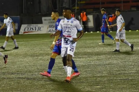 Cartaginés sigue reforzando su plantel, ahora con un Hondureño