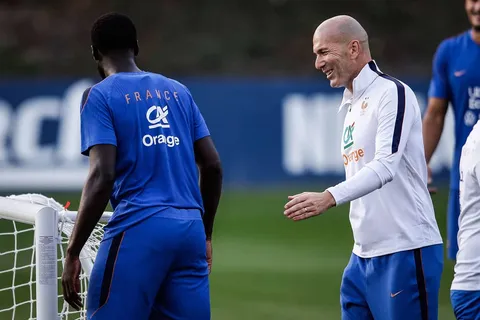 Zidane destaca la valentía de Jérémy Jacquet tras su actuación con Francia ante Italia