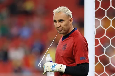 ¿Recibe dinero Saprissa con el traspaso de Keylor Navas del PSG al Nottingham Forest?