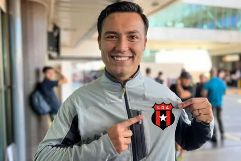 Cubo Torres a Alajuelense: la Liga quiere robarle el goleador a Jafet Soto