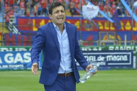 Sebastián Bini, DT de Municipal, explota contra la presencia de los aficionados del Guastatoya en la final