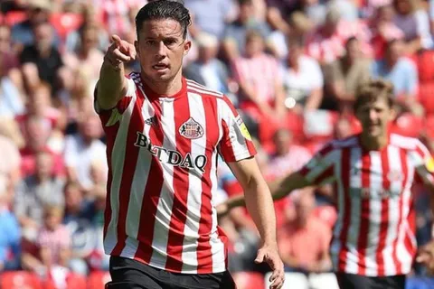 Bryan Oviedo dio dos asistencias y guió triunfo de Sunderland